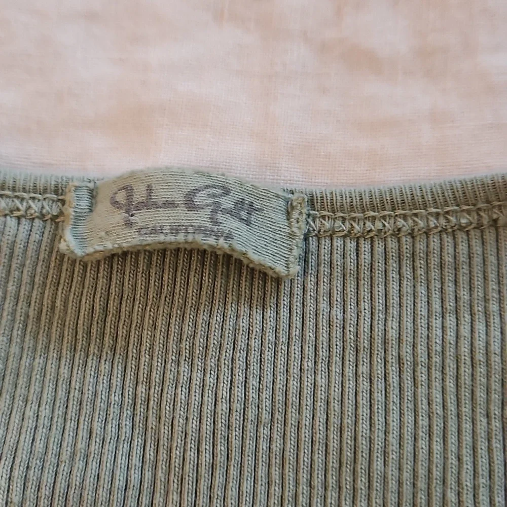 Bundle- 4 Sweet Outfit Pieces - Picture 16 of 16